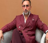 Honey Singh makes dramatic entry in Rolls Royce on stage during Mumbai show