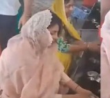 Priyanka Chopra Visits Golden Temple Doing Seva