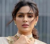 Samyuktha Menon Says Dhanush is Very Quiet on Set