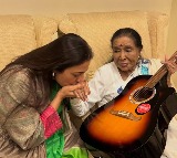 Tabu shares how Asha Bhosle surprised her with a guitar at her doorstep