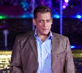 Salman Khan comes supports Rajpal Yadav following humiliation by host at awards ceremony