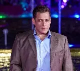 Salman Khan comes supports Rajpal Yadav following humiliation by host at awards ceremony