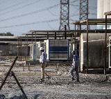Iran youth form human chain protesting Trumps threats