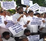 ABN Andhra Jyothi Office Protested by YCP Supporters