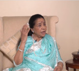 Asha Bhosle Suffers Heart Attack Hospitalized in Mumbai