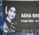 Siraj pays final respects to legendary singer Asha Bhosle, consoles her granddaughter Zanai