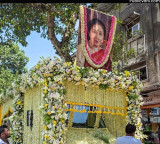 Asha Bhosle Cremated With State Honors in Mumbai