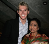 Asha Bhosle Aussie Cricket Legend Brett Lee Pays Emotional Tribute