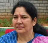 Satyavathi Rathod demands Minister Seethakka control her tongue