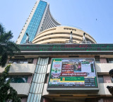 Stock Markets Close with Minor Losses Due to Selling Pressure