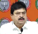 BRS Leaders Distorting Tejasvi Surya Comments Says Ramchander Rao