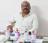 Excise CI Deenu Satyanarayana Caught Red Handed Taking Bribe