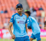 Ashish Nehra is like a football coach, never sits still: Harbhajan