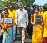 Chandrababu attends protest in Nidadavolu against opposition parties