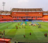 Sunrisers Hyderabad to bat first after Chennai won the toss