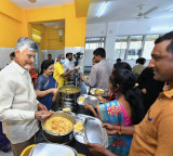 Chandrababu serves at Anna Canteen along with wife Nara Bhuvaneswari on his birthday