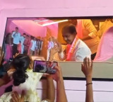 KCR greeted littile girl with smile