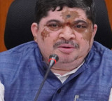 Ponnam Prabhakar Urges RTC Workers to End Strike and Return to Duty