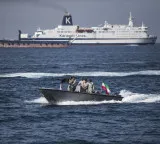 Ship movement via Hormuz halts, global oil prices firm up