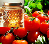 Face pack for woman with tomato and Honey
