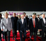 Iranian Minister Abbas Araghchi Meets Munir in Islamabad