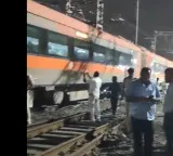 Vande Bharat train derailed at Pune