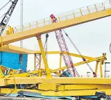 five killed collision between gantry cranes