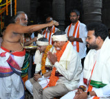 Chandrababu offers prayers at Simhachalam Narasimha Swamy temple
