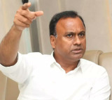 Komatireddy Venkat Reddy faults Kavitha for targetting KCR