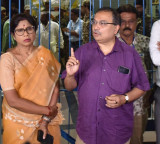 Trinamool, BJP workers clash outside Kolkata counting centre; Mamata keeps vigil at another strong room