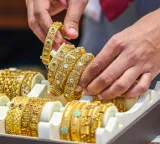 Gold dips 0.81 pc this week over waning hopes of Fed rate cuts