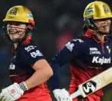 'She gives freedom to players': Karthik draws comparison between Mandhana and Dhoni