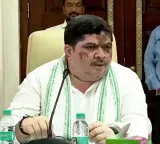 Ponnam Prabhakar Advises RTC Staff to Avoid Conflicts