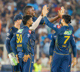 IPL 2026: Holder’s four-for, Siraj’s early strikes restrict PBKS to 163/9 despite Shedge’s blitz