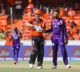 Sunrisers Hyderabad Disappoints in Uppal Simple Target for KKR