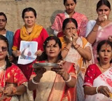 Women offer special prayers in Varanasi, seeking victory for BJP in Bengal