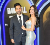 This is how Janhvi & Varun reacted to 'Hai Jawani Toh Ishq Hona Hai' vs 'Peddi' box office clash