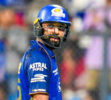 Hardik Pandya Mumbai Indians Face Double Blow Captain Vice Captain Out