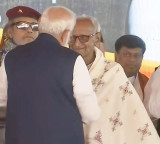 PM Modi takes blessings of oldest West Bengal BJP worker Makhanlal Sarkar at swearing-in ceremony of Adhikari