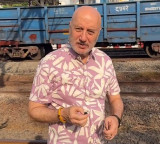 Anupam Kher revisits SRK-Kajol’s ‘DDLJ’ train scene spot: Felt time had paused