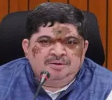 Ponnam Prabhakar Questions Center on Funds for Telangana vs AP
