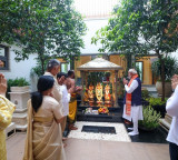 Chandrababu Naidu explains special Seetha Rama idols to Modi