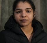 ‘Allow Vinesh to compete’: Sakshi Malik appeals to PM, Sports ministry