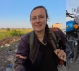 Dutch Womans Bike Tire Puncture in India Locals Rush to Help