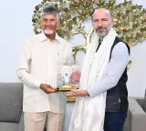 Uber CEO Dara Khosrowshahi Meets Chandrababu Discusses AP Expansion Plans