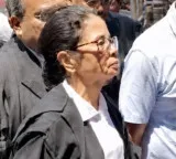Mamata Banerjee Attends High Court in Lawyers Dress