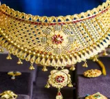 Gold, silver decline up to 2 pc amid profit-booking