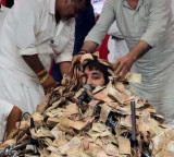 Lakhs of Cash Rained on Gujarati Folk Singer Completely Buried Under Money