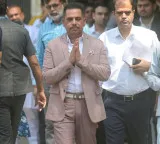 Delhi court grants bail to Vadra in money laundering case