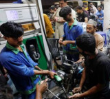 Pakistan Petrol Price Soars to Record Highs Amid Economic Crisis